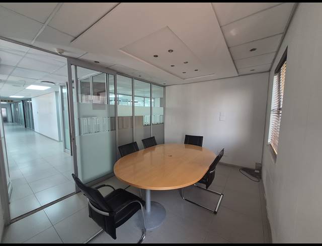 911M² OFFICE TO LET IN SANDTON CENTRAL